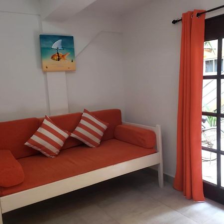 Beach Club Budget Rooms At Popeyes Кей-Колкер Экстерьер фото