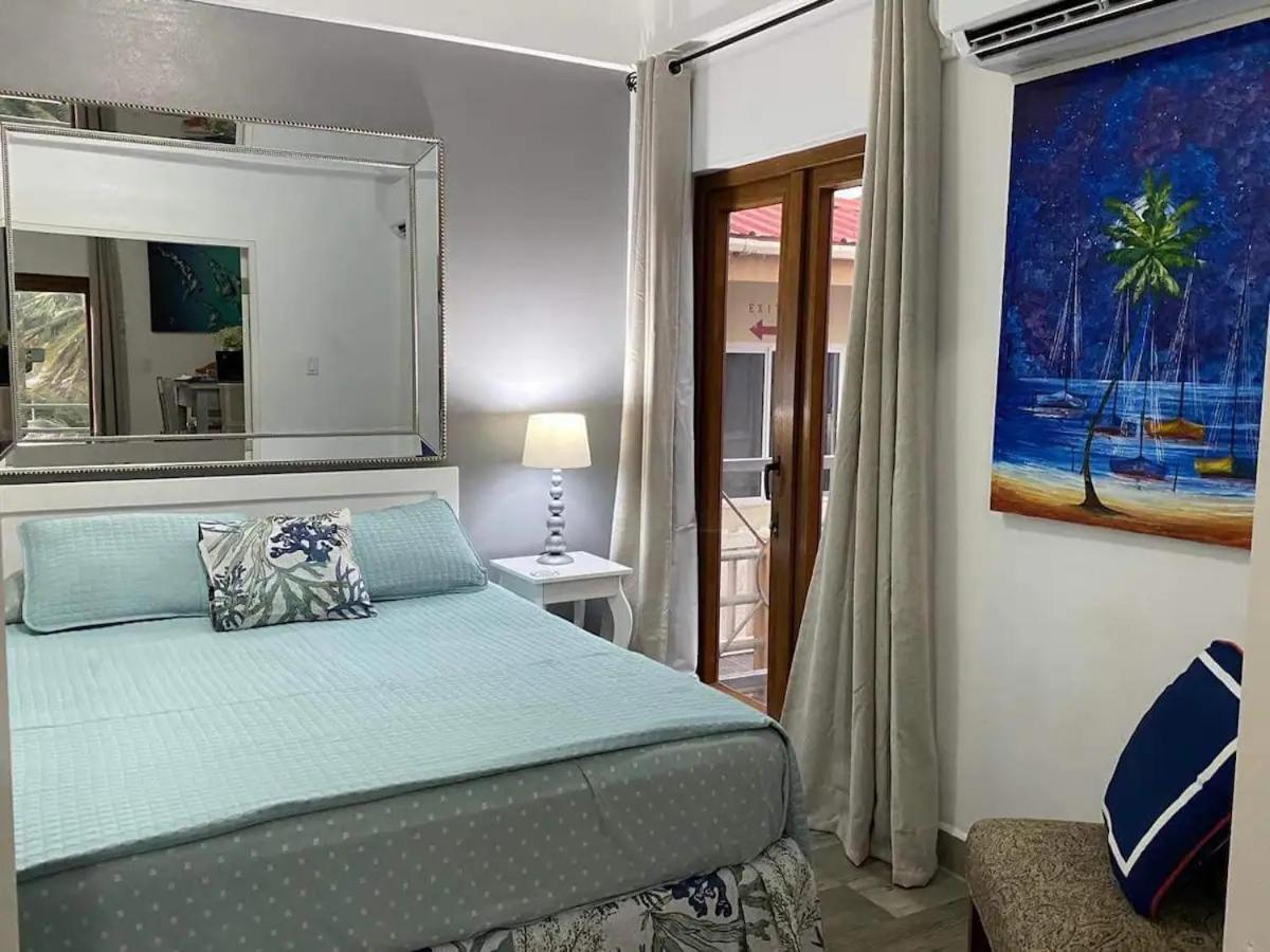 Beach Club Budget Rooms At Popeyes Кей-Колкер Экстерьер фото