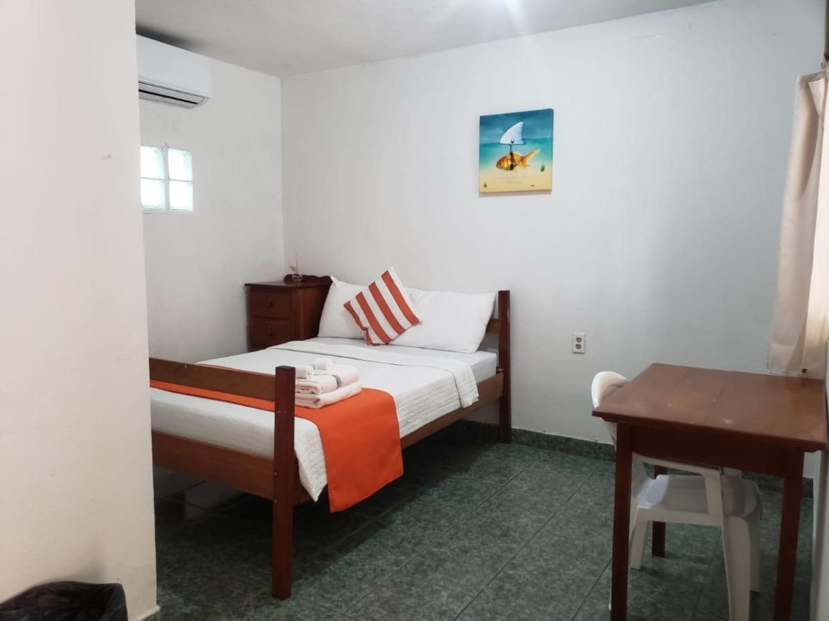 Beach Club Budget Rooms At Popeyes Кей-Колкер Экстерьер фото