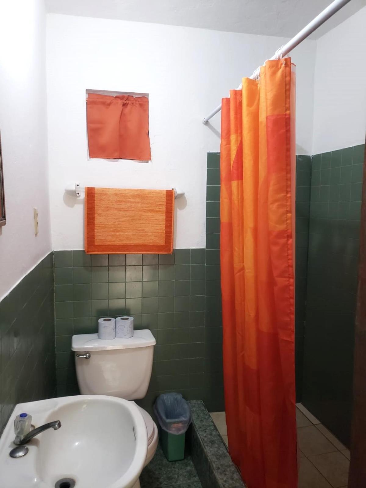 Beach Club Budget Rooms At Popeyes Кей-Колкер Экстерьер фото